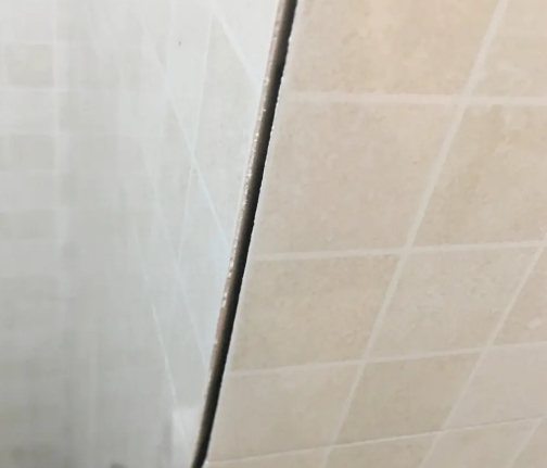 普陀瓷砖空鼓维修公司分享阳台瓷砖脱落的修复过程可以分为以下几个步骤
